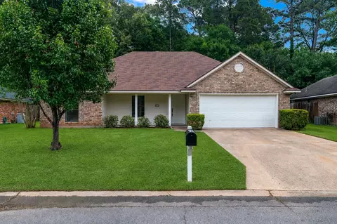 3816 Shadow Bend Dr, Haughton, LA 71037