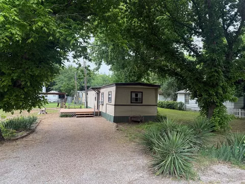 5423 Clear View Dr, Granbury, TX 76048