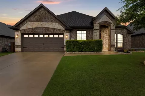 354 Wolf Creek Dr, Waxahachie, TX 75165