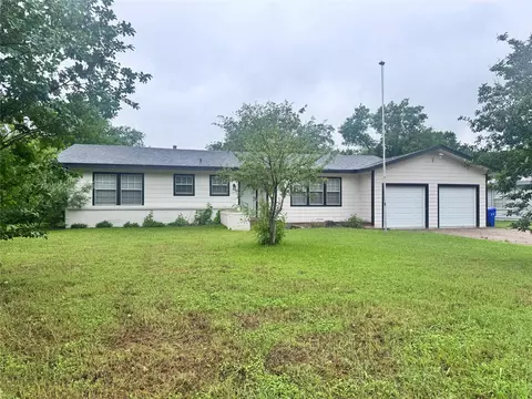 1425 Crow Dr, Waco, TX 76705