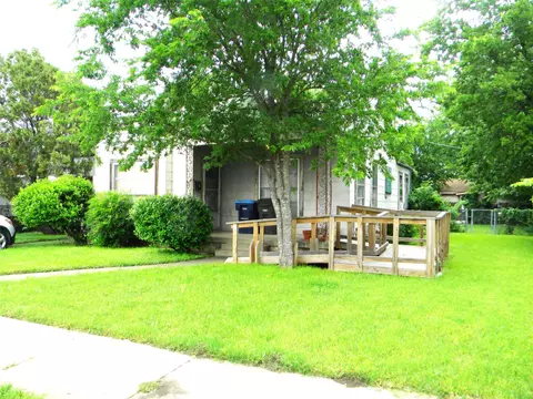 3721 S Henderson St S, Fort Worth, TX 76110