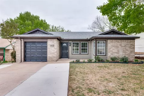 10025 Lone Eagle Dr, Fort Worth, TX 76108