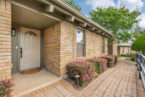 8415 Old Moss Rd, Dallas, TX 75231