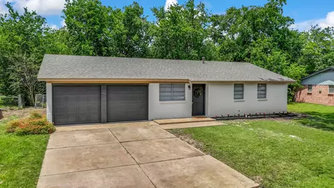 404 Nathan St, Burleson, TX 76028