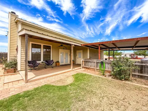 304 S Madison Ave, Aspermont, TX 79502
