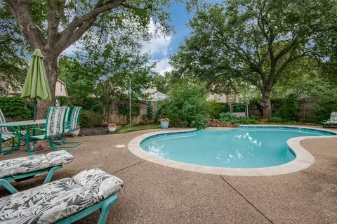 3813 Cherokee Dr, Bedford, TX 76021