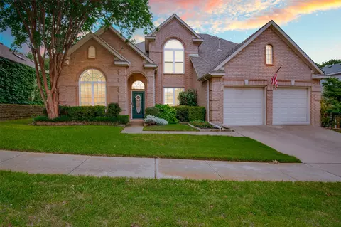 3813 Cherokee Dr, Bedford, TX 76021