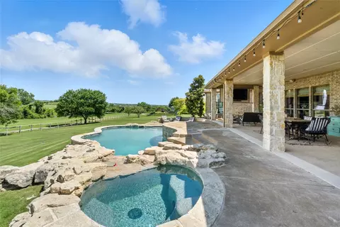 141 Pinnacle Peak Ln, Weatherford, TX 76087