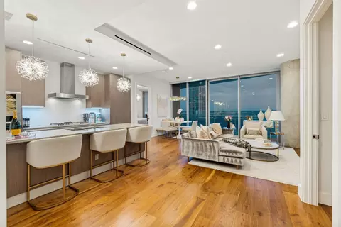 3130 N Harwood St #702, Dallas, TX 75201