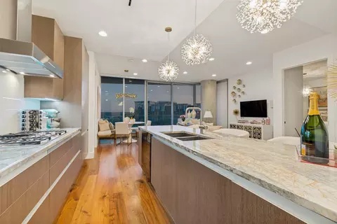 3130 N Harwood St #702, Dallas, TX 75201