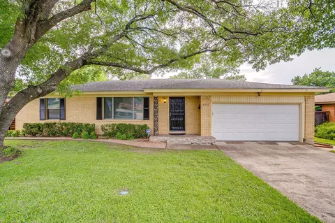 4952 Stadium Dr, Fort Worth, TX 76133