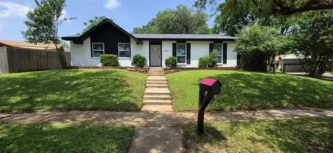 3317 S Edelweiss Dr, Grand Prairie, TX 75052