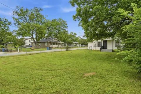 Exterior - 500 E Heron St, Denison, TX 75021 photo 4 of 7