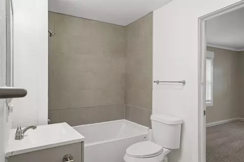 Bath - 500 E Heron St, Denison, TX 75021 photo 1 of 2