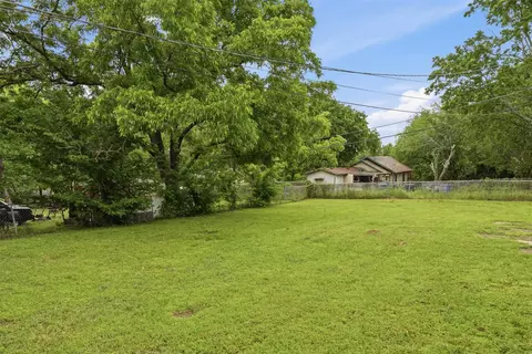 Exterior - 500 E Heron St, Denison, TX 75021 photo 6 of 7
