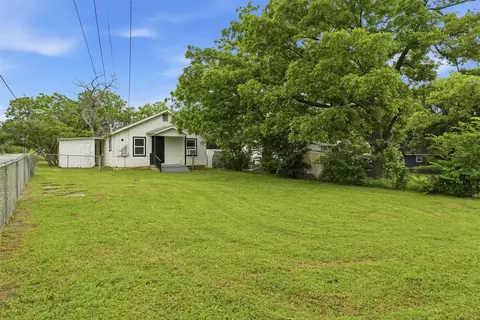 Exterior - 500 E Heron St, Denison, TX 75021 photo 5 of 7