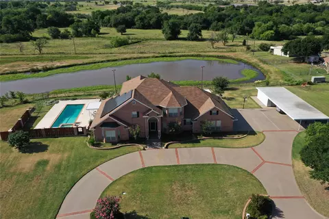 505 Country Club Dr, Henrietta, TX 76365