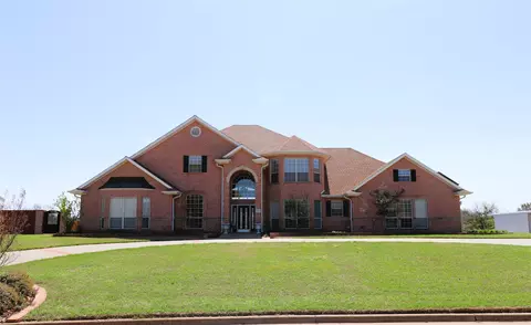 505 Country Club Dr, Henrietta, TX 76365