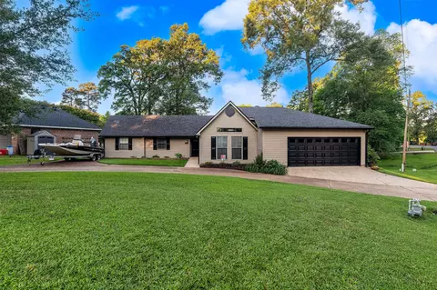 2275 Woodstone Dr, Benton, LA 71006