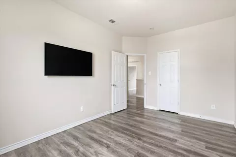 Bedroom - 207 Moonlight Dr, Euless, TX 76039 photo 3 of 4