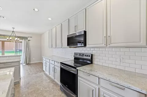 Kitchen - 207 Moonlight Dr, Euless, TX 76039 photo 6 of 6