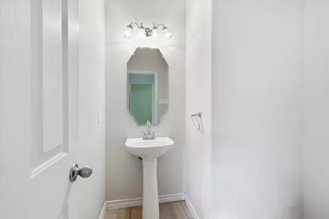 Bath - 207 Moonlight Dr, Euless, TX 76039 photo 6 of 6