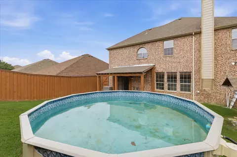 Exterior - 207 Moonlight Dr, Euless, TX 76039 photo 7 of 8