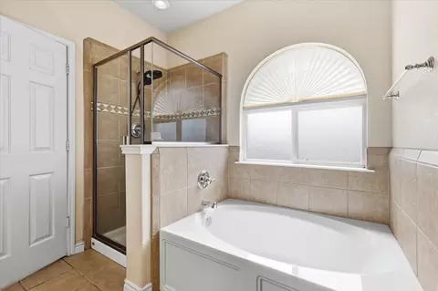 Bath - 207 Moonlight Dr, Euless, TX 76039 photo 3 of 6