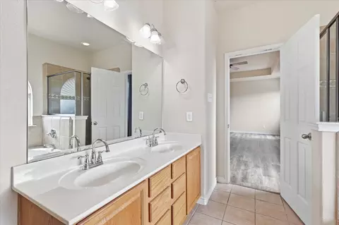 Bath - 207 Moonlight Dr, Euless, TX 76039 photo 2 of 6