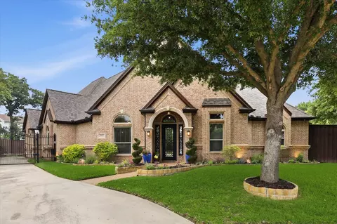 8953 Stratford Dr, North Richland Hills, TX 76182