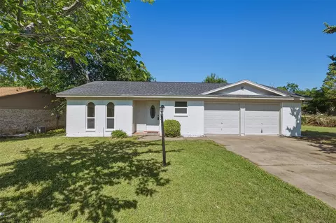 6900 Windy Hill Rd, Forest Hill, TX 76140
