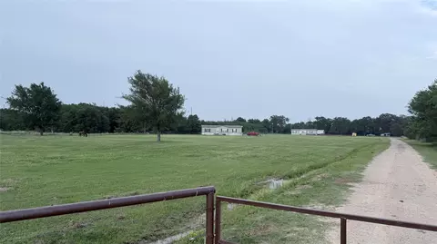 190 Railroad Dr, Mabank, TX 75156