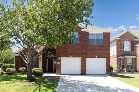 11901 Summerwind Dr, Fort Worth, TX 76244