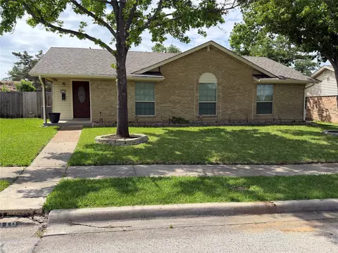 2116 Placid Dr, Carrollton, TX 75007