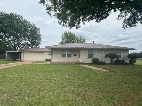 502 W Wichita, Henrietta, TX 76365