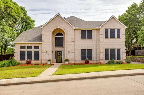 801 Timberwolf Ct, Crowley, TX 76036