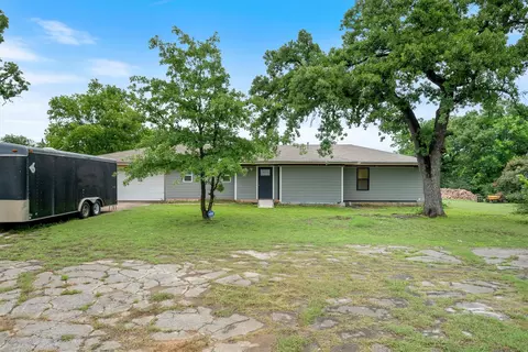 523 S Eastern St, Cleburne, TX 76031