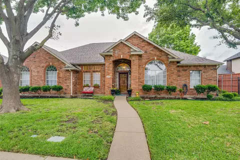 8706 Brookhollow Dr, Rowlett, TX 75089
