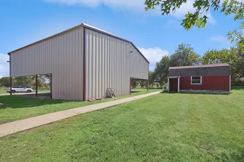 Exterior - 3289 Mitchell Rd, Krum, TX 76249 photo 6 of 8