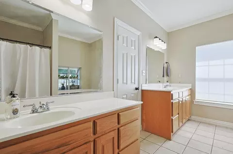 Bath - 3289 Mitchell Rd, Krum, TX 76249 photo 2 of 3