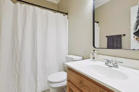 Bath - 3289 Mitchell Rd, Krum, TX 76249 photo 3 of 3