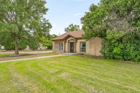 941 S Texas St, De Leon, TX 76444