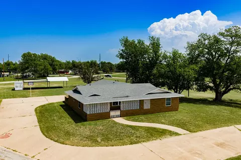 1001 E Nevada, Seymour, TX 76380