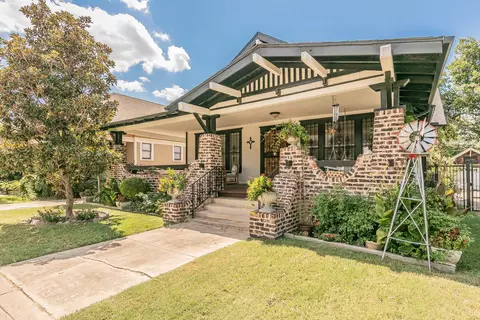 2238 College Ave, Fort Worth, TX 76110