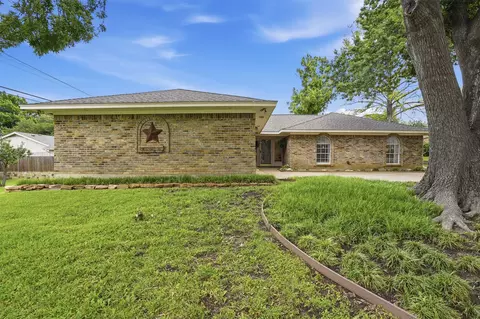 6759 Wilton Dr, Fort Worth, TX 76133