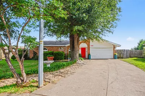 5300 Princess Ct, Lake Dallas, TX 75065