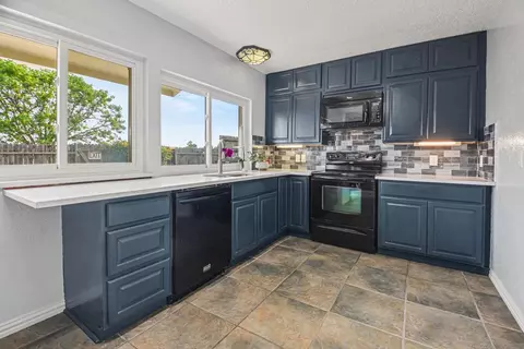 5300 Princess Ct, Lake Dallas, TX 75065