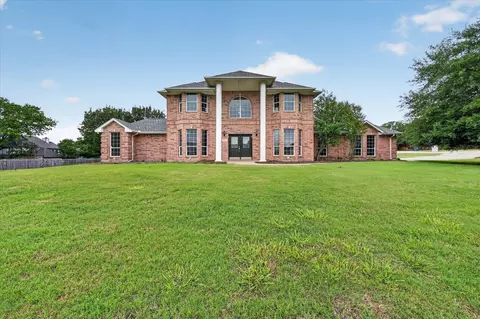 2212 Summit Dr, Burleson, TX 76028