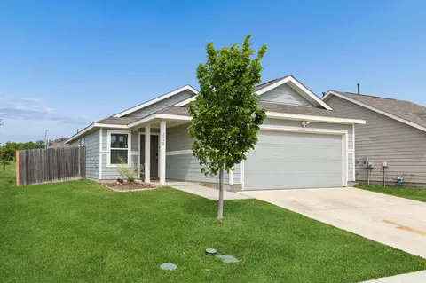 2932 Dora Dr, Fort Worth, TX 76119