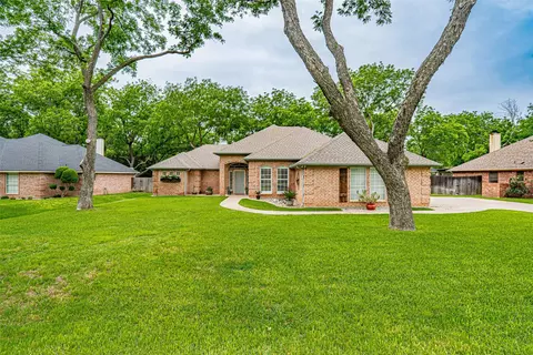 8928 Green Leaves Dr, Granbury, TX 76049